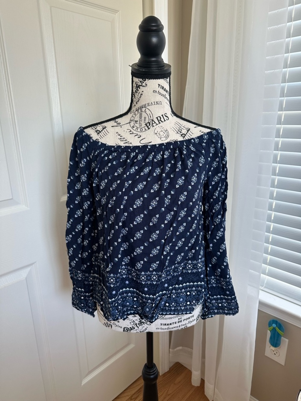NWT Aeropostale Blue Off-Shoulder Floral Long Sleeve Top Women’s Small
